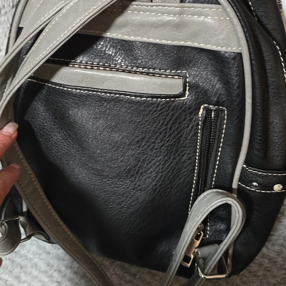 Backpack - Picture 5 of 6